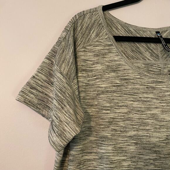 Kuhl Women's size Large Gray Heathered Short Sleeve Shirt Active Gorpcore - Picture 3 of 10
